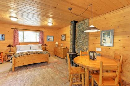 Romantic Riverfront Cottage - 1 Mile to Winthrop! - image 15