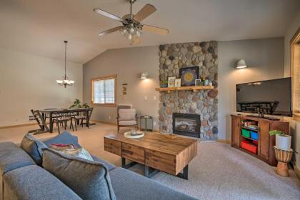 Modern Condo Comforts Near Town and Ski Trails! - image 5