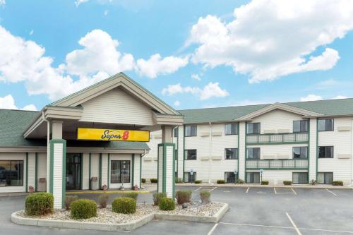 Super 8 by Wyndham Wisconsin Dells - main image