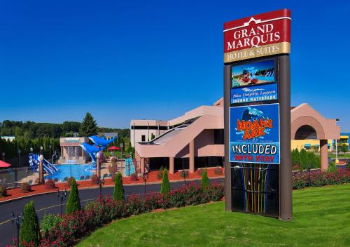 Grand Marquis Waterpark Hotel & Suites - main image