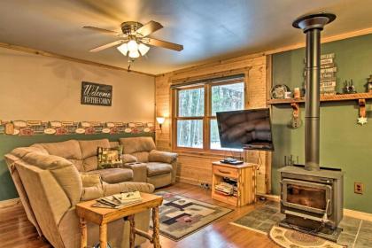 Cabin with Kayaks Situated on the Wisconsin River! - image 10