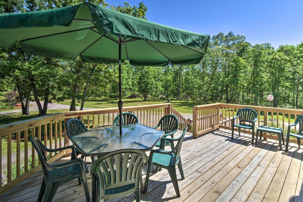 Wisconsin Dells Family Home with Fire Pit and BBQ! - main image