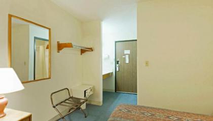 Americas Best Value Inn Wisconsin Rapids - image 2