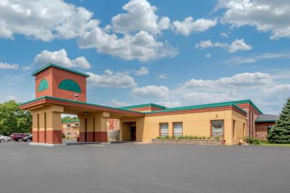 Econo Lodge - image 1