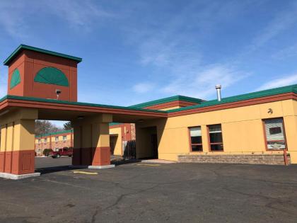 Econo Lodge - image 13