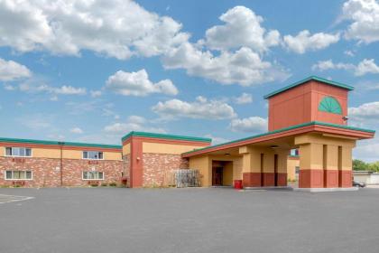 Econo Lodge - image 4