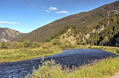 Sasquatch Inn Retreat Near Fishing and Hunting! - image 3