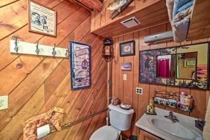 Sasquatch Inn Retreat Near Fishing and Hunting! - image 9