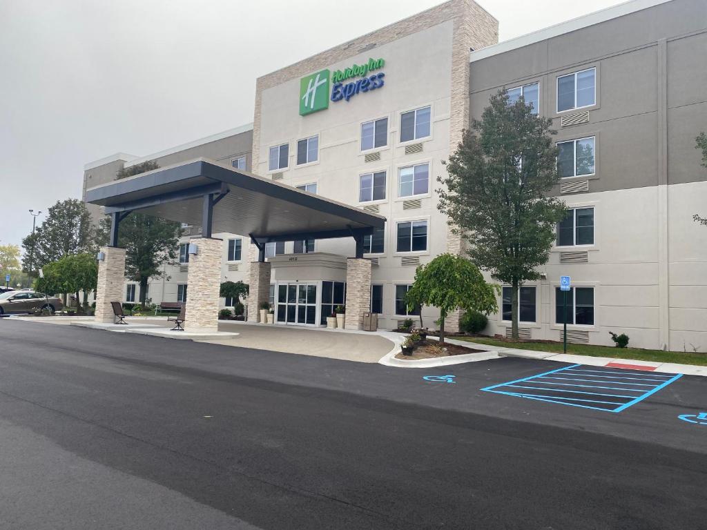 Holiday Inn Express Wixom an IHG Hotel - main image