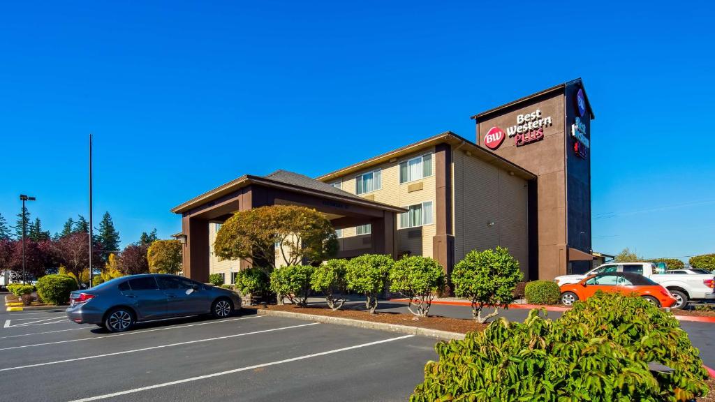 Best Western Plus Cascade Inn Suites - main image