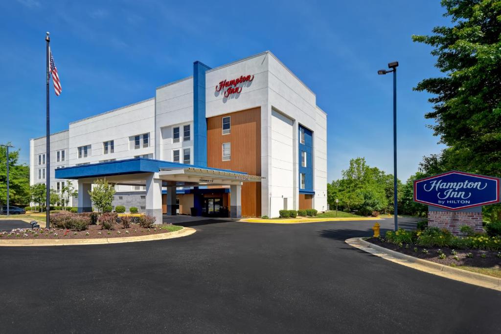 Hampton Inn Woodbridge - main image