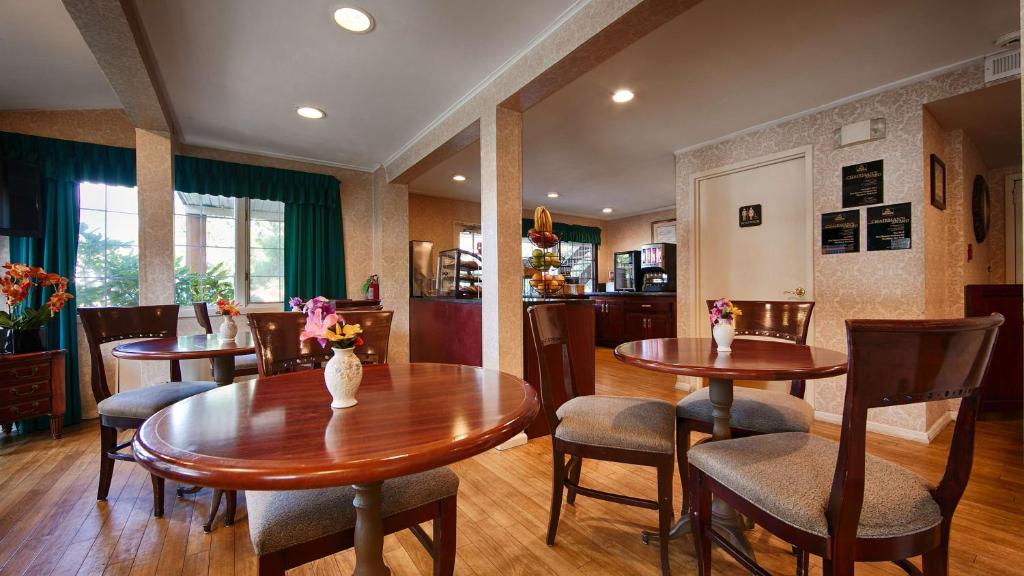 Best Western Woodbury Inn - image 7