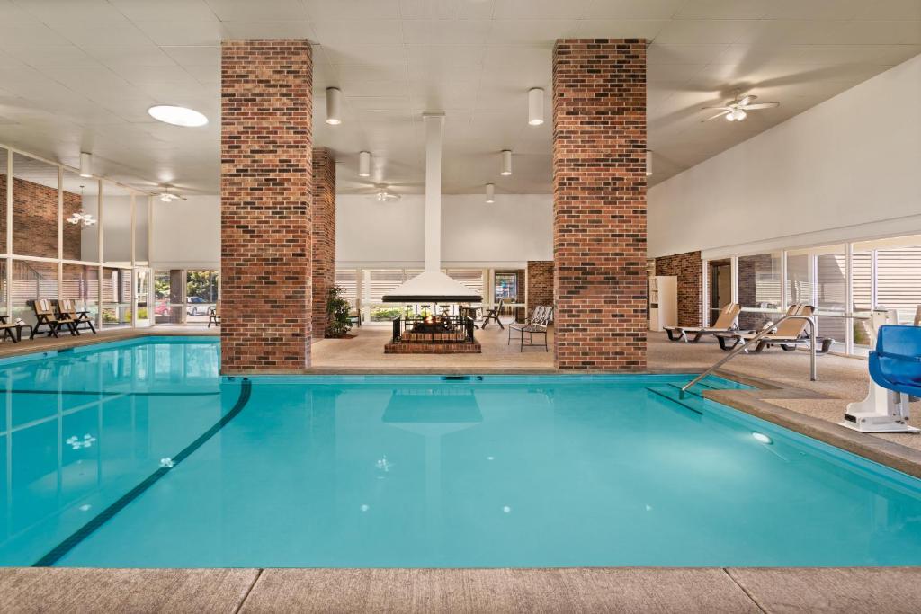 Country Inn & Suites by Radisson Woodbury MN - image 6