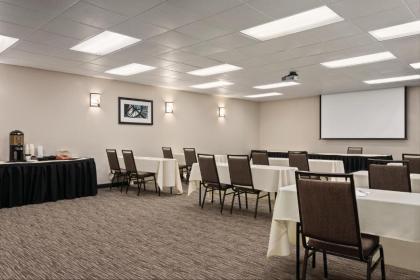 Country Inn & Suites by Radisson Woodbury MN - image 9