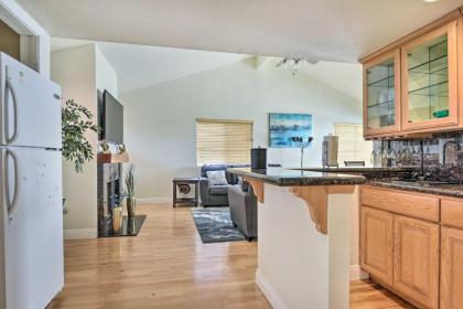 Sunny Woodland Hills Apt with Private Hot Tub! - image 6