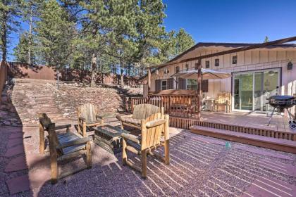 Mountain Getaway with Private Hot Tub and Views!