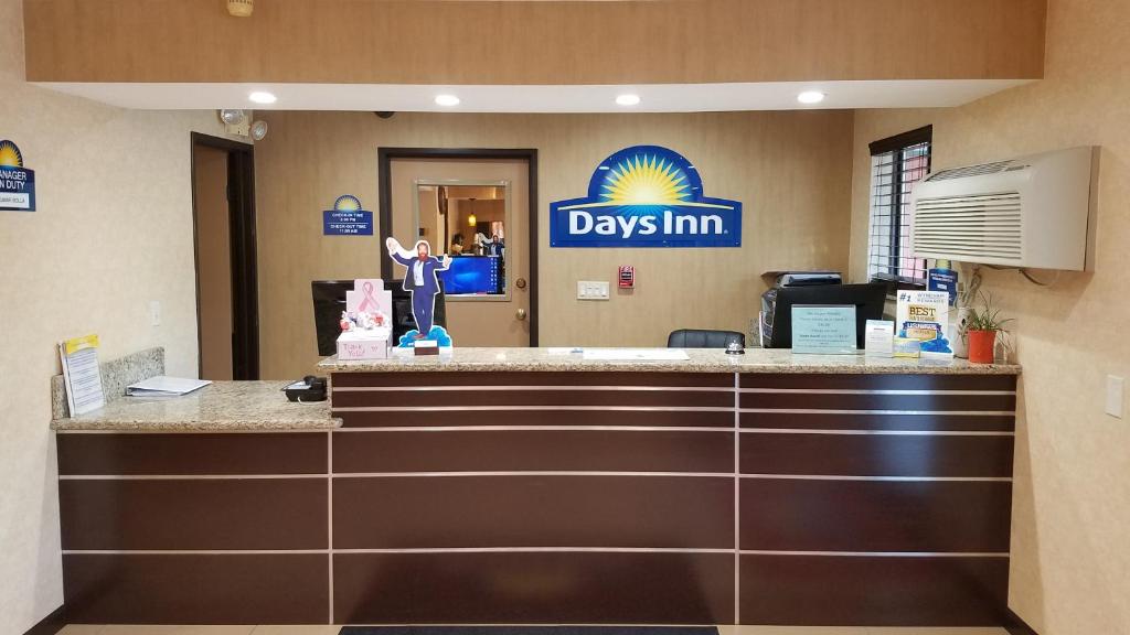 Days Inn by Wyndham Woodland - image 2