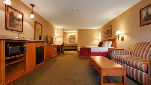 Best Western Shadow Inn - image 4