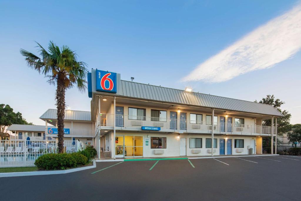 Motel 6-Woodland CA Sacramento Airport - image 2