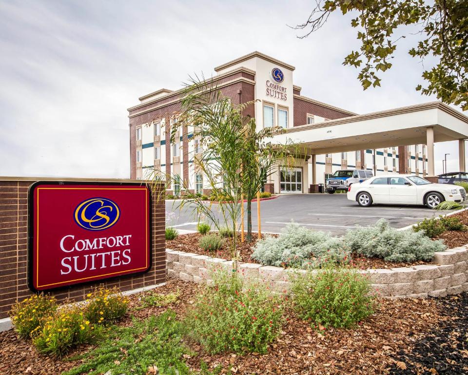 Comfort Suites Woodland - Sacramento Airport - main image