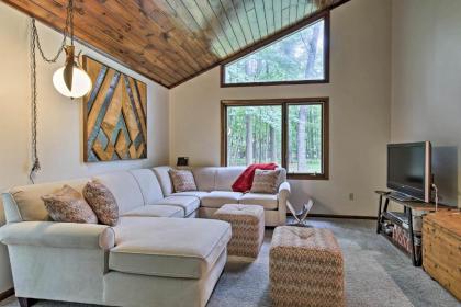 Arbor Vitae Home with Game Room - Snowmobiles Welcome - image 15