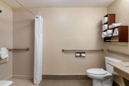 Comfort Suites Woodstock - image 14