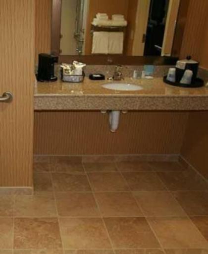 Hampton Inn and Suites Woodstock Virginia - image 19