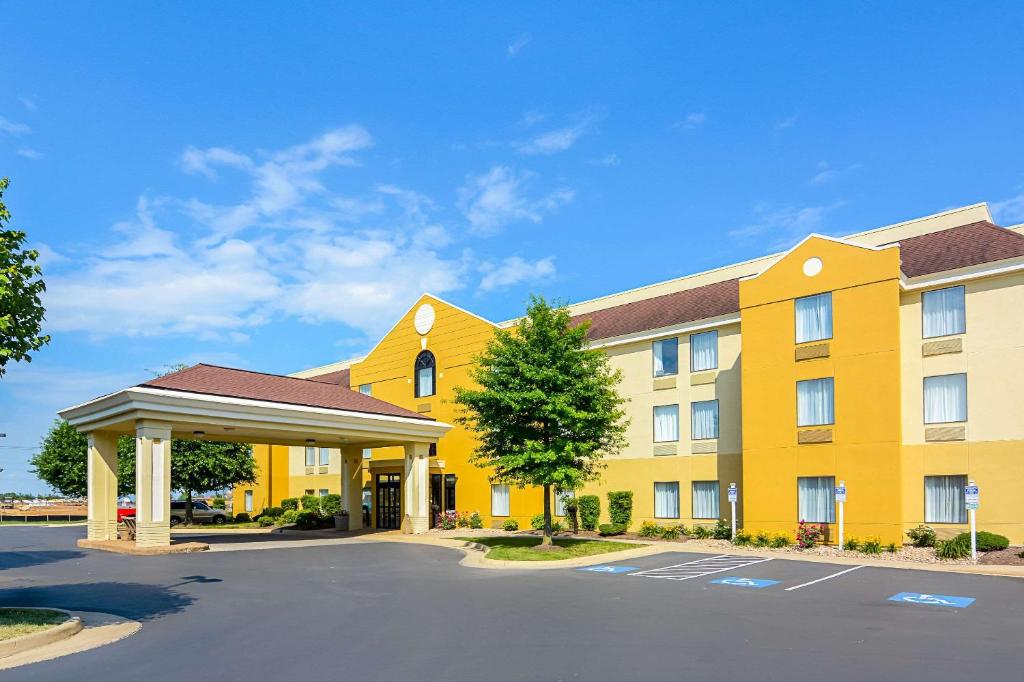 Comfort Inn Woodstock Shenandoah - main image