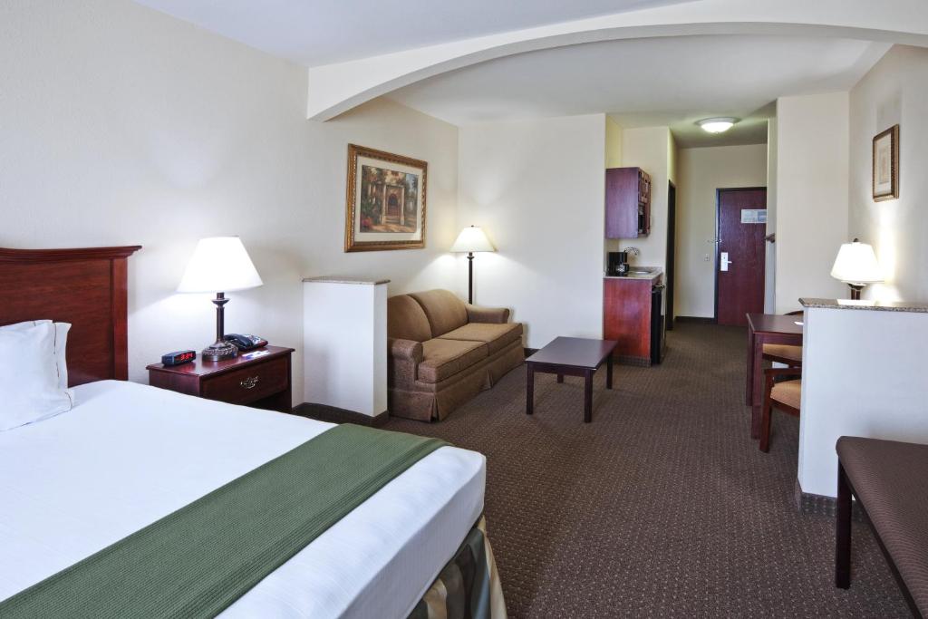 Holiday Inn Express Hotel & Suites Woodward Hwy 270 an IHG Hotel - image 5