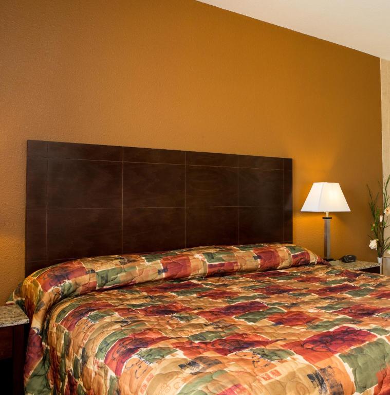 Sands Inn & Suites - image 3