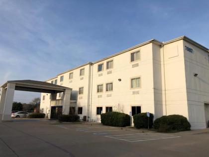 Motel 6-Woodway TX - image 1