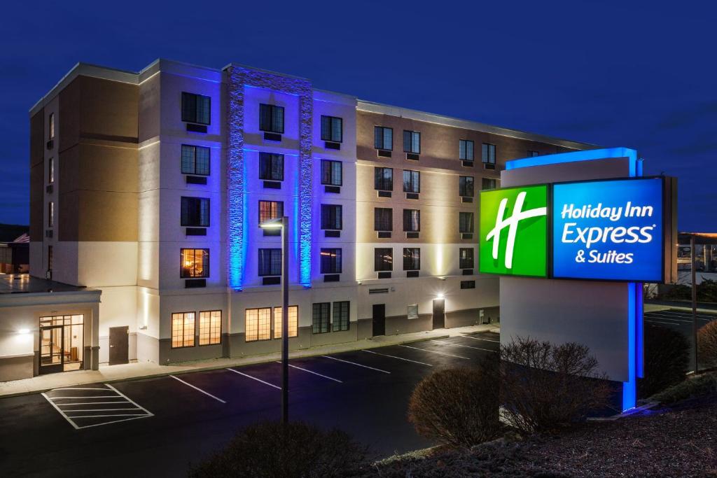 Holiday Inn Express Hotel & Suites Providence-Woonsocket an IHG Hotel - main image