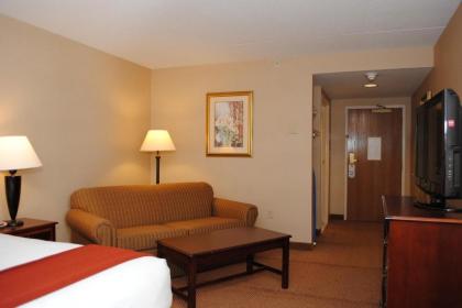 Holiday Inn Express Hotel & Suites Providence-Woonsocket an IHG Hotel - image 2