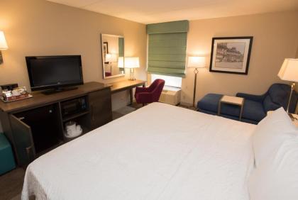 Hampton Inn Wooster - image 12