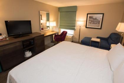 Hampton Inn Wooster - image 13