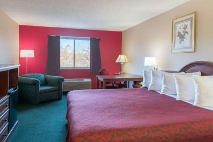 Days Inn by Wyndham Wooster - image 3