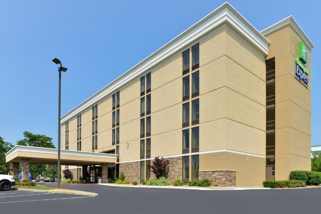 Holiday Inn Express Worcester an IHG Hotel - main image