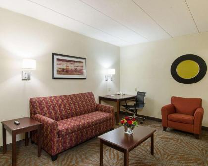 Quality Inn & Suites Worcester - image 4