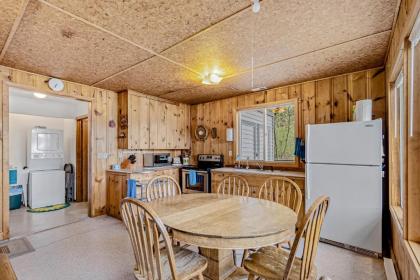 Cleland Bay Waterfront Cabin - image 6