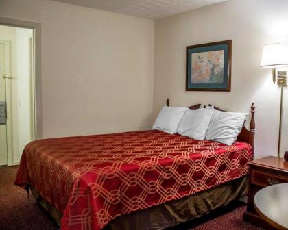 Econo Lodge Worthington - image 5