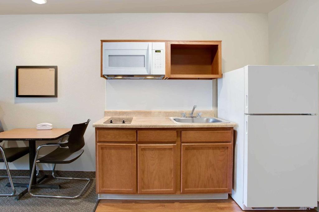 WoodSpring Suites Columbus North I-270 - image 6