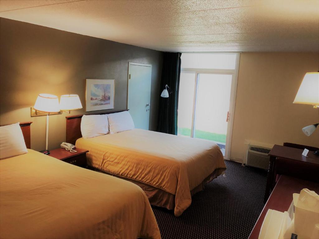 Norwood Inn & Suites Worthington - image 6