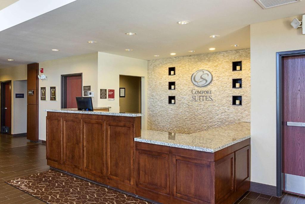 Comfort Suites & Conference Center Worthington - image 4