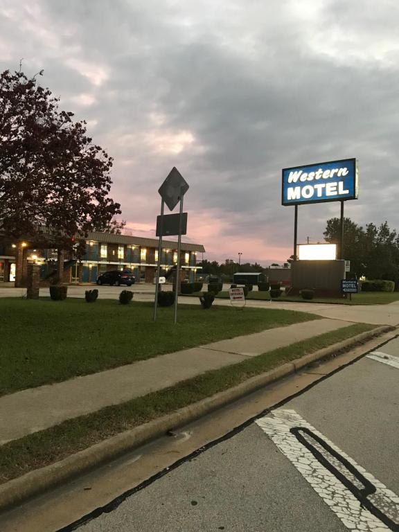 WESTERN MOTEL - main image