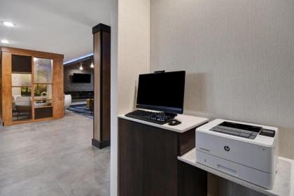 Fairfield by Marriott Inn & Suites Grand Rapids Wyoming - image 9