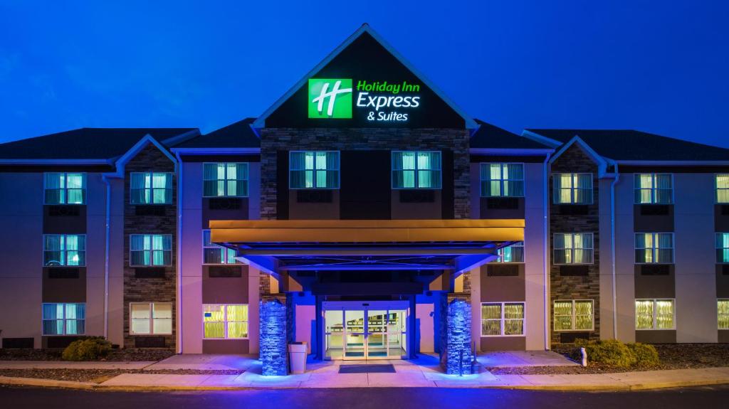 Holiday Inn Express & Suites Wyomissing an IHG Hotel - main image