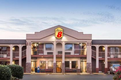 Super 8 by Wyndham Wytheville - image 13