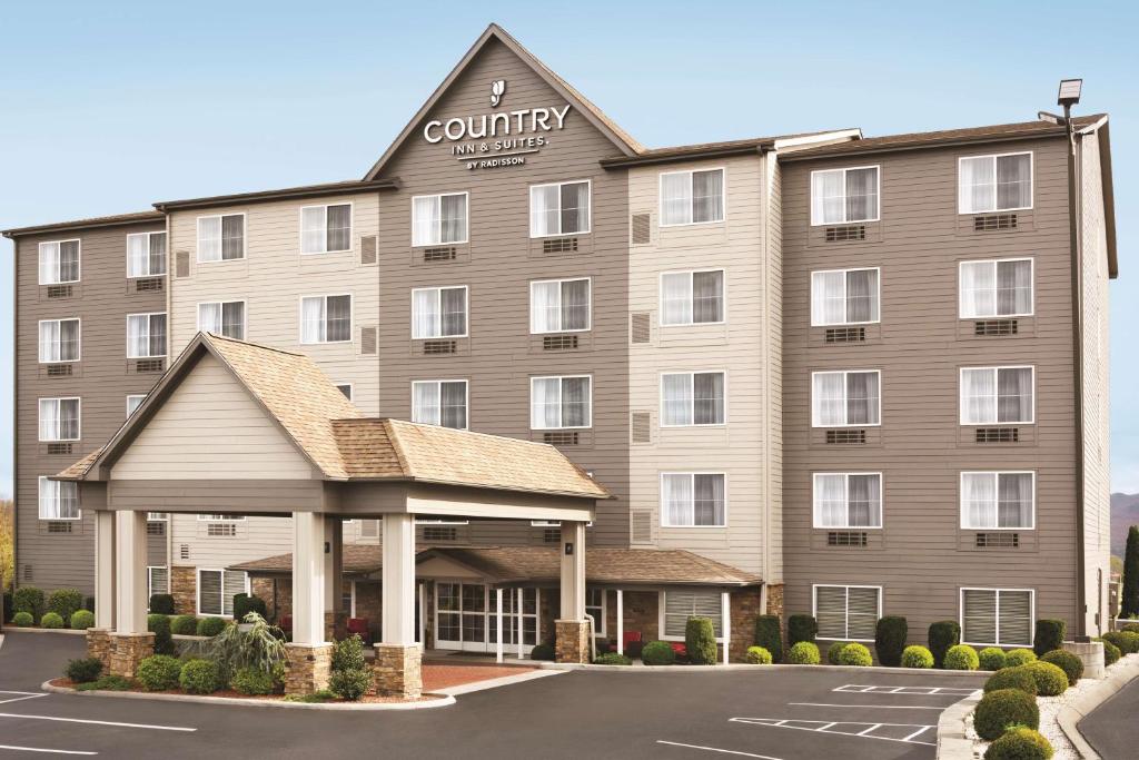 Country Inn & Suites by Radisson Wytheville VA - main image