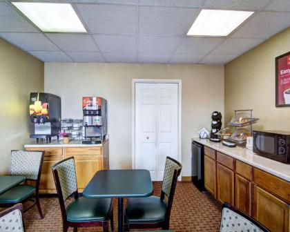 Econo Lodge Wytheville - image 10