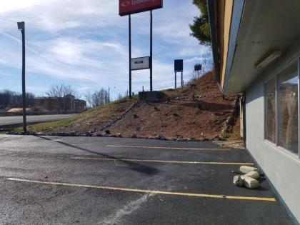 Econo Lodge Wytheville - image 12